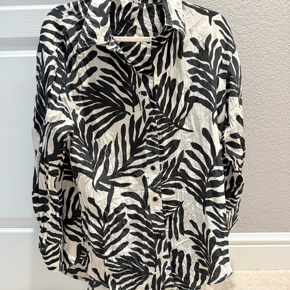 Black and White Leaf Print Button-Up Shirt